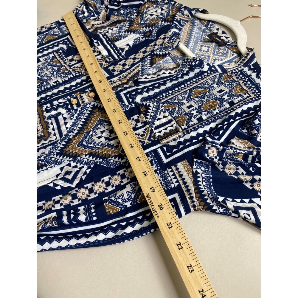 SOLD💙Cocomo Top Women Size Large Blue White Geometric Blouse Stretch 3/4 Sleeves - Picture 5 of 16
